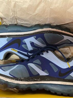 Nike Livestrong LAF Air Max 2012
BLUE/ Sky blue Running Shoes 10